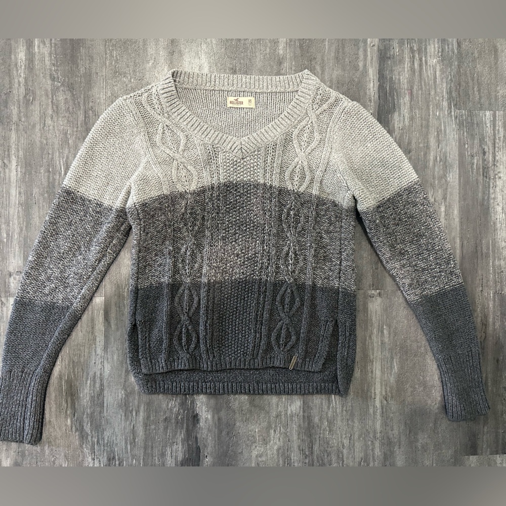 Hollister V-Neck Gray Cable Knit Sweater